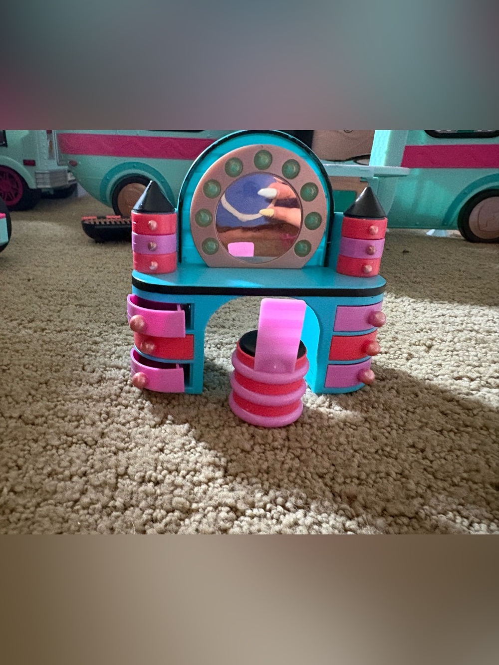 L.O.L. Surprise! Mint Camper Van, Car and Furniture - Picture 11 of 15